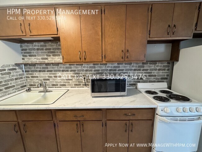 Building Photo - 1909 Ferndale Rd NW