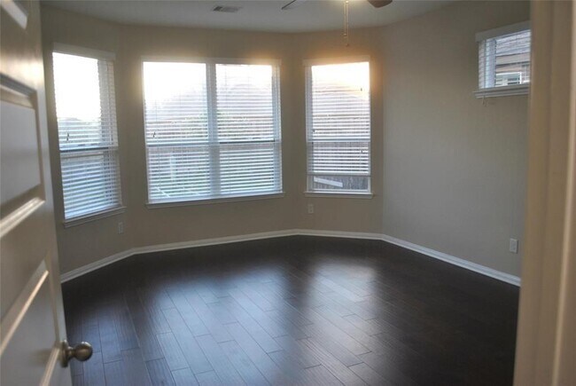 Building Photo - 18115 Fernwood Bend Dr