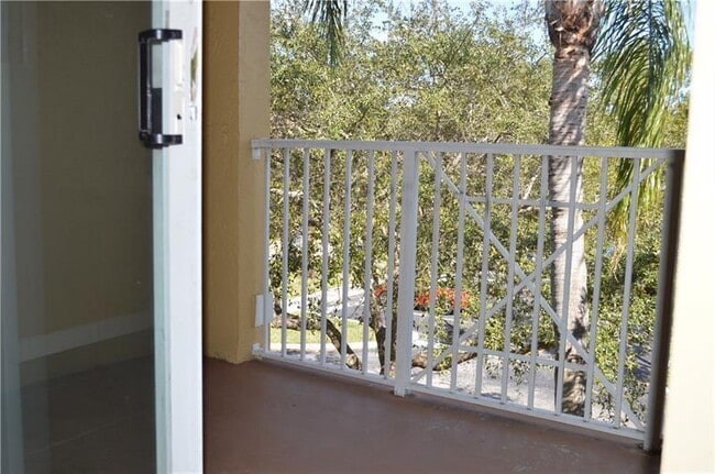 Building Photo - 5550 NW 61st St