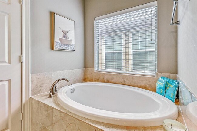 Building Photo - 9113 Creekstone Lake Dr