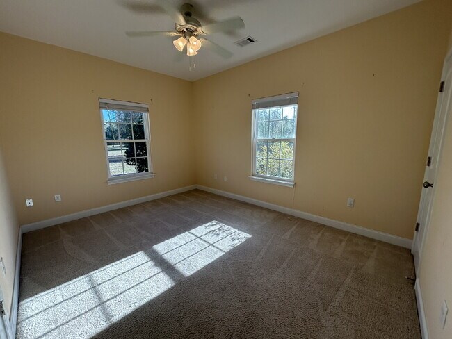 Building Photo - Home For Rent