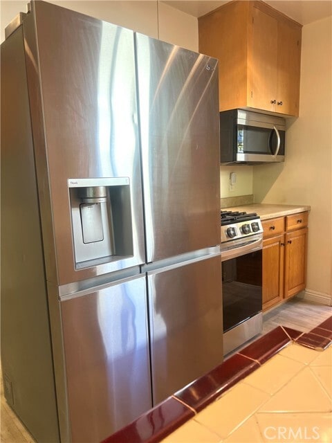 Building Photo - 810 E Tujunga Ave