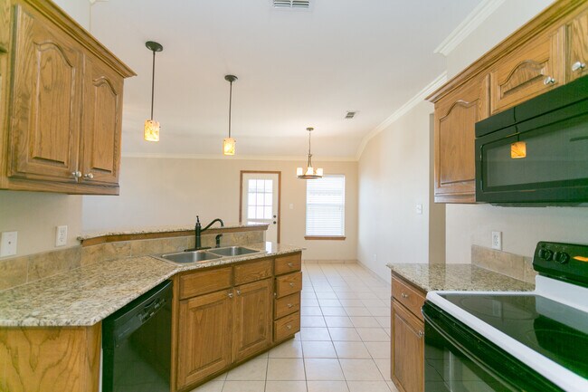 Building Photo - 16141 Rolling Meadows Dr