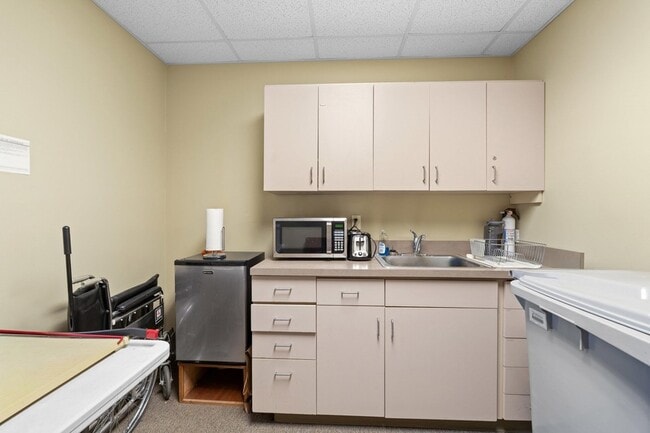 Building Photo - 107 E Holland Ave