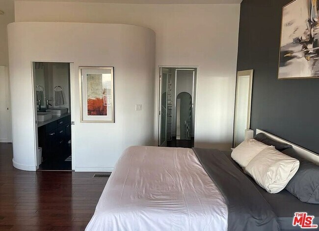 Building Photo - 3320 Two Tree Ave