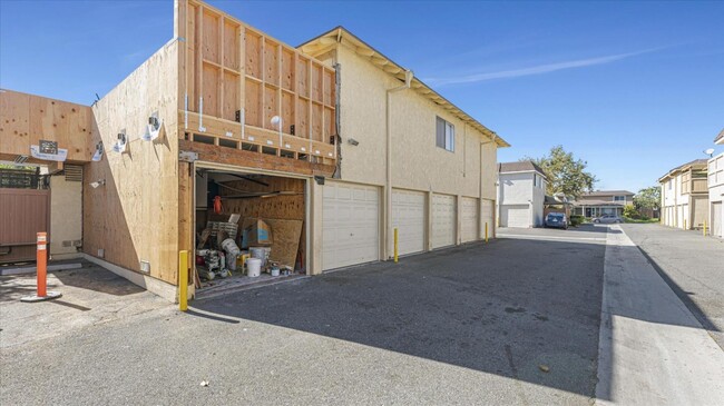 Building Photo - 12436 Cuesta Dr