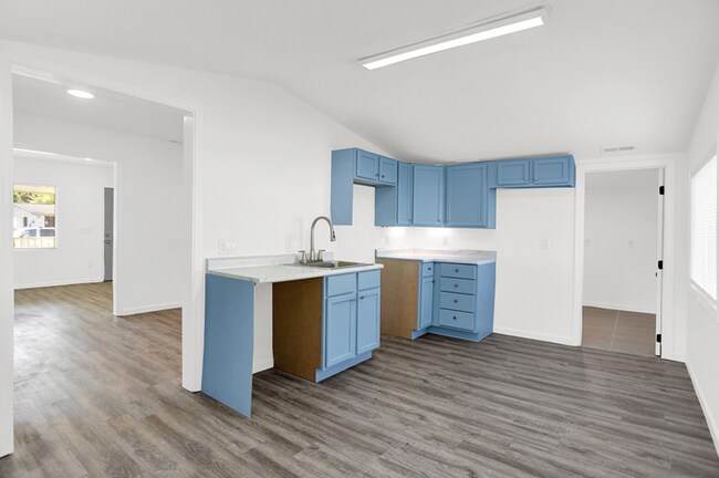 Building Photo - 2212 S Delawanda Ave