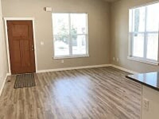Building Photo - 2510 Kulshan St