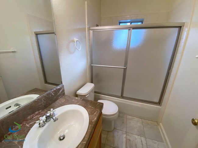 Building Photo - $6995-Amazing 4 Bed/3 Bath Home in Mtn. Vi...