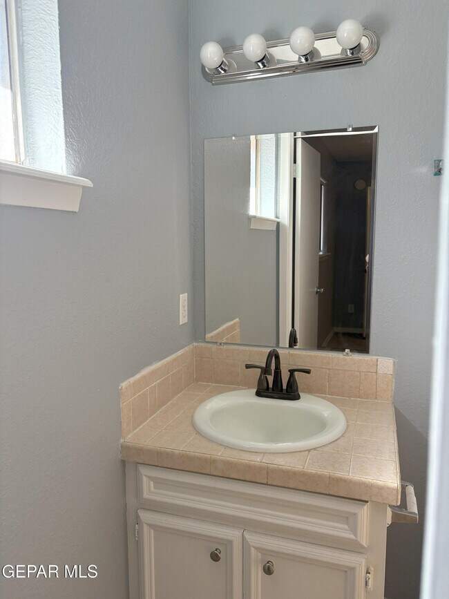 Building Photo - 2819 Anise Dr