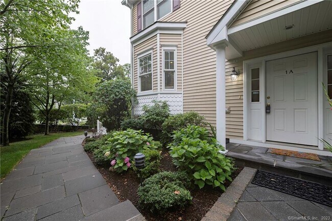 Building Photo - 160 Glenbrook Rd