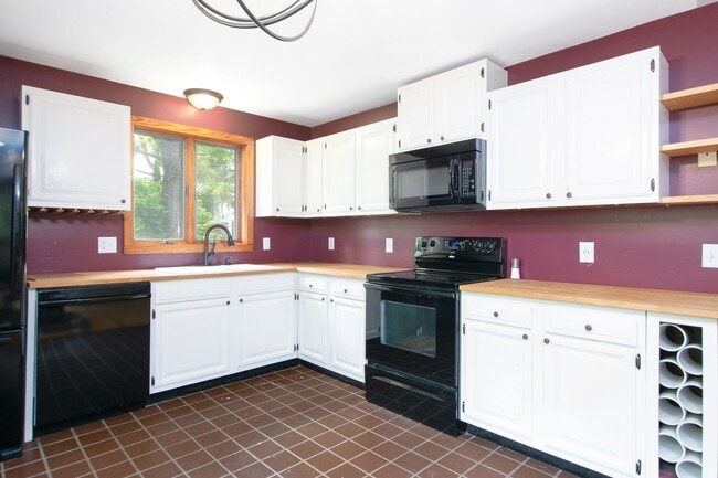 Building Photo - 1802 Shelor Ln