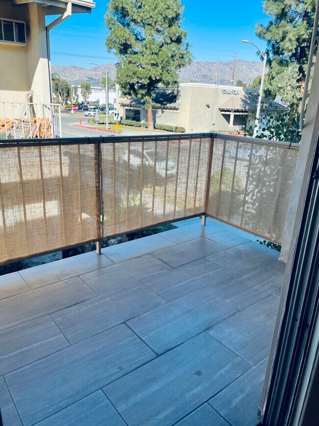 Balcony - 617 S Shelton St
