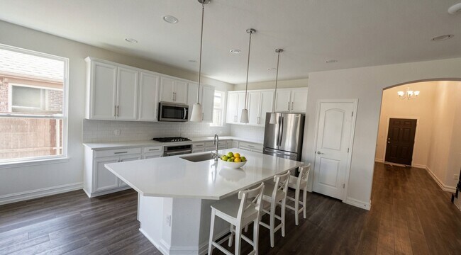 Building Photo - Spacious Home In Mansfield School District Ready For Move-In
