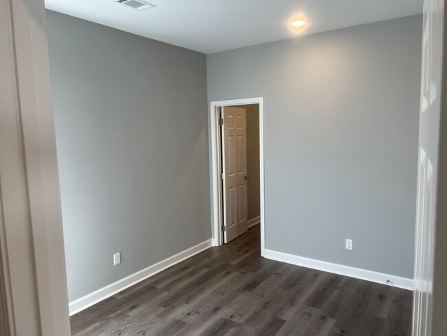 Building Photo - 3 Bed 3 Bath Home