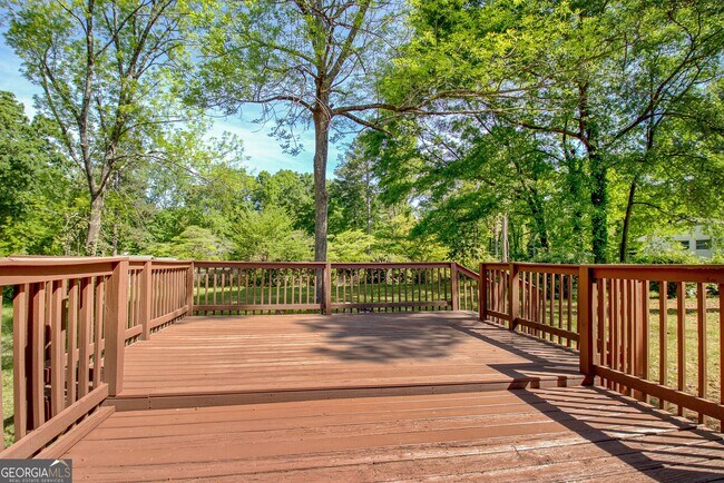 Building Photo - 335 Kelly Dr