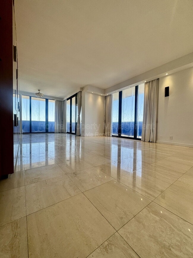 Building Photo - 19667 Turnberry Way