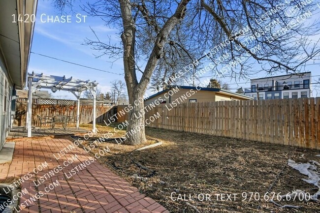 Building Photo - 1420 Chase St