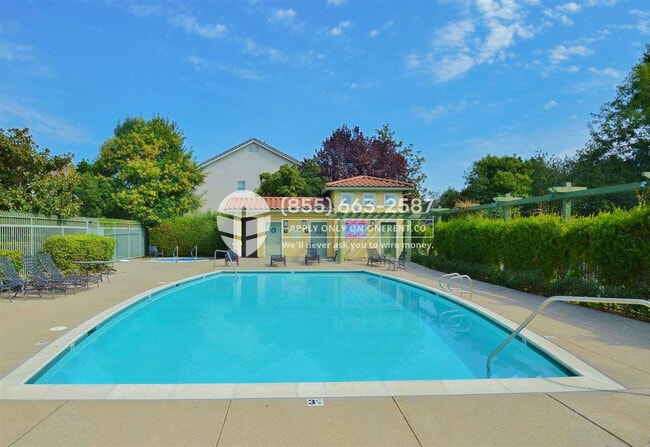 Building Photo - 38700 Tyson Ln