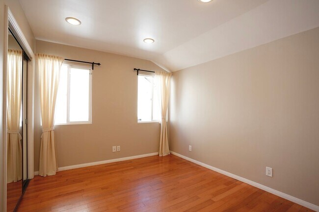 Building Photo - Beautiful North Hollywood 3 Bedroom, 2 Bath Single Family Home  *** Non-Smoking***