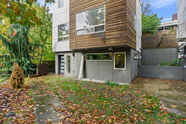 Building Photo - 2010 S Judkins St