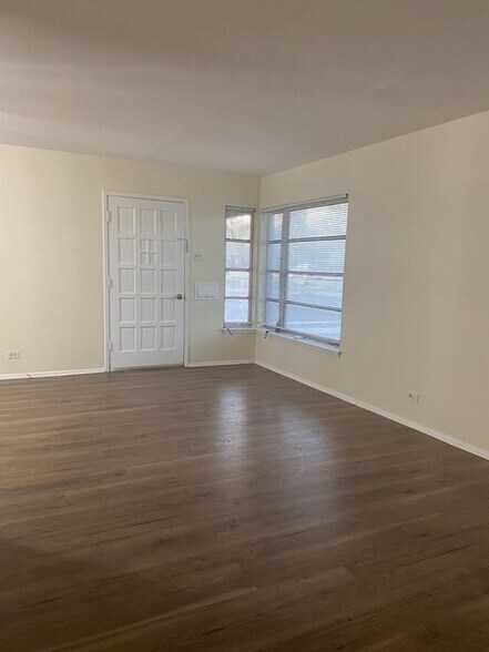 Building Photo - 154 Greenhaven Dr