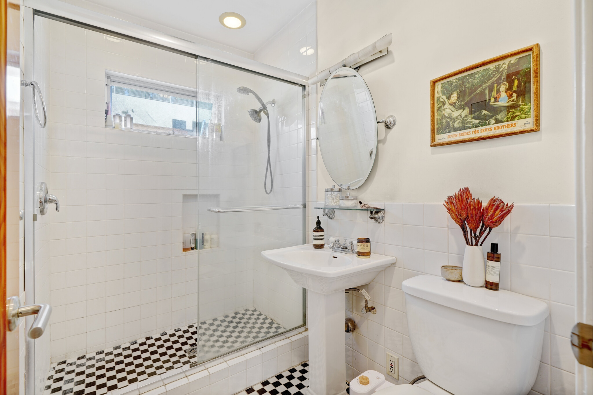 Building Photo - 750 Vernon Ave