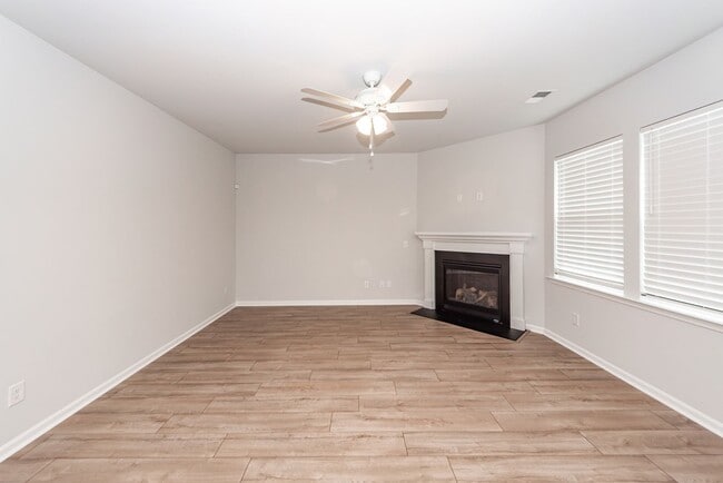 Building Photo - 4 Bedroom, 2.5 Bathroom Home in Cane Bay Plantation - Summerville