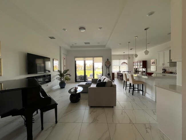 Building Photo - 5663 St Armands Way