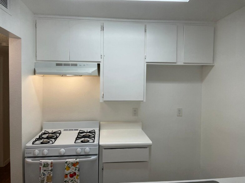 Building Photo - 38604 10th St E