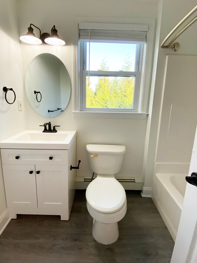 Building Photo - 4070 Madison Ave