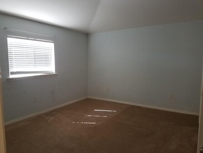 Building Photo - Beautiful Home Off of Sunshine Blvd Lehigh...