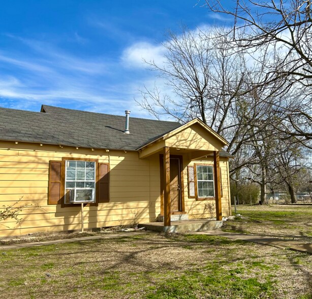 Building Photo - 507 Houston St