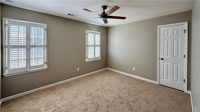 Building Photo - 1735 Ridgefield Dr