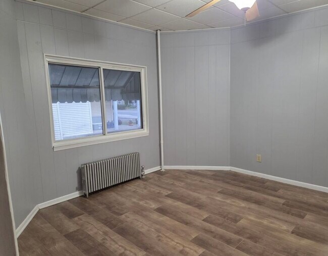 Building Photo - 254 Main St