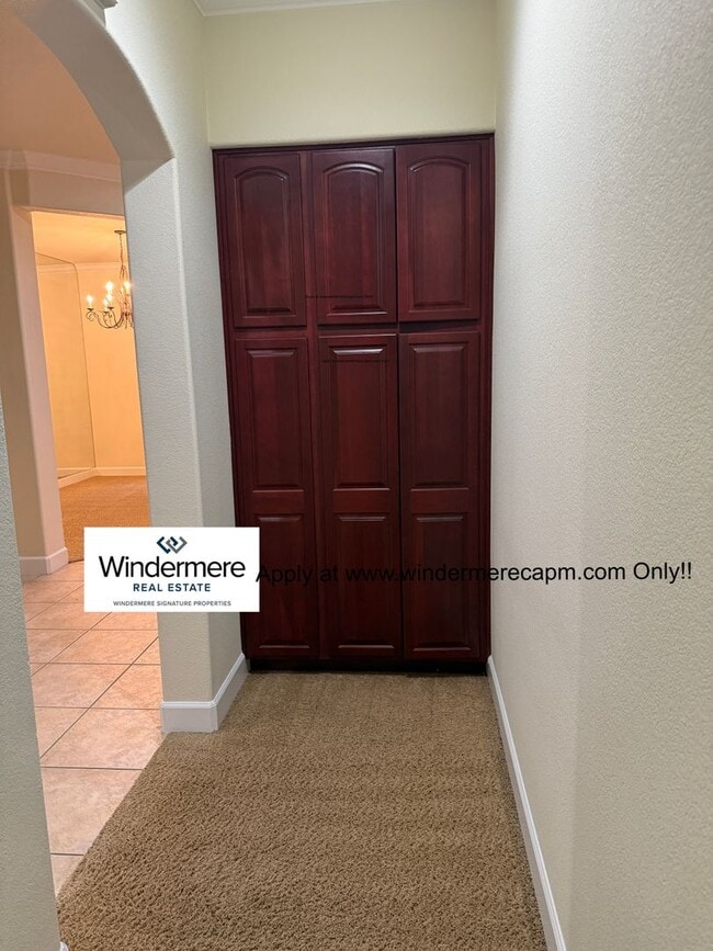 Building Photo - Welcome Home To This Well Maintained Immaculate Westlake Gated Community HOME!