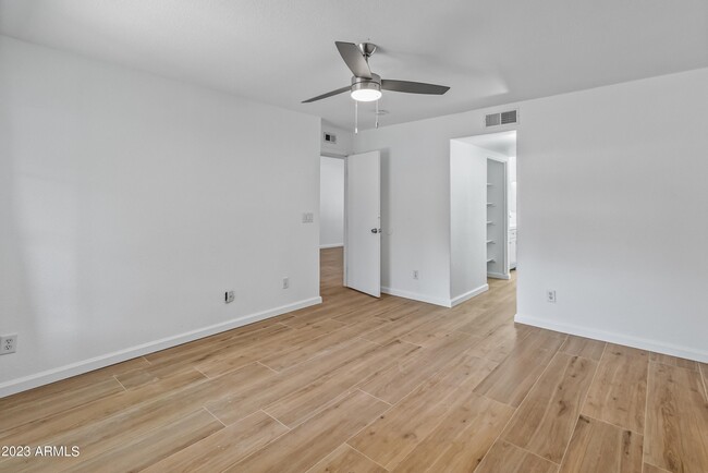 Building Photo - 860 N McQueen Rd