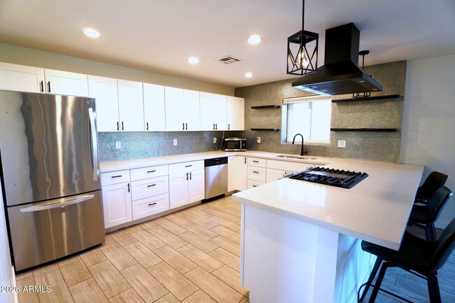 Building Photo - 2114 W San Juan Ave