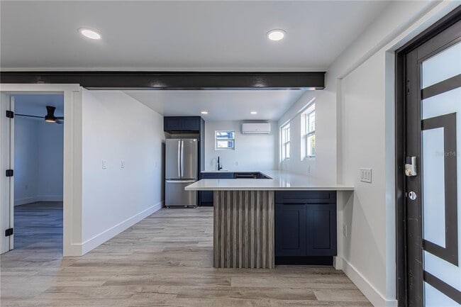 Building Photo - 2061 S Peninsula Dr