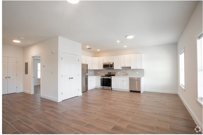 Building Photo - 1163 Montauk Hwy