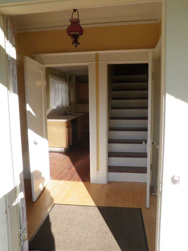 Building Photo - 5046 NE Mallory Ave