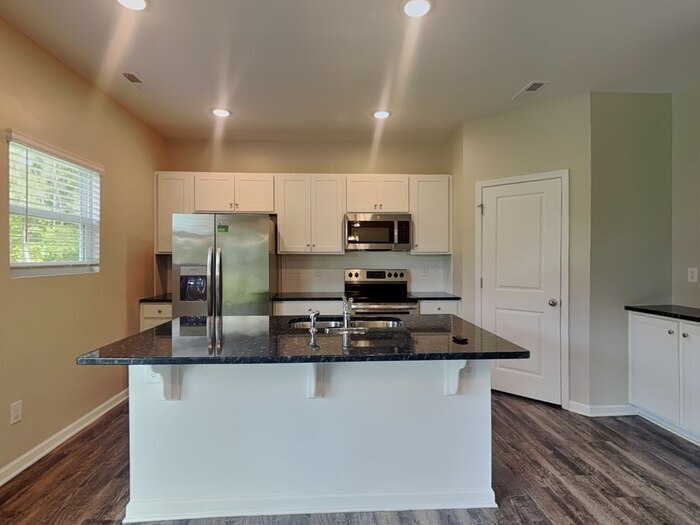 Building Photo - 779 Pointe Andrews Drive