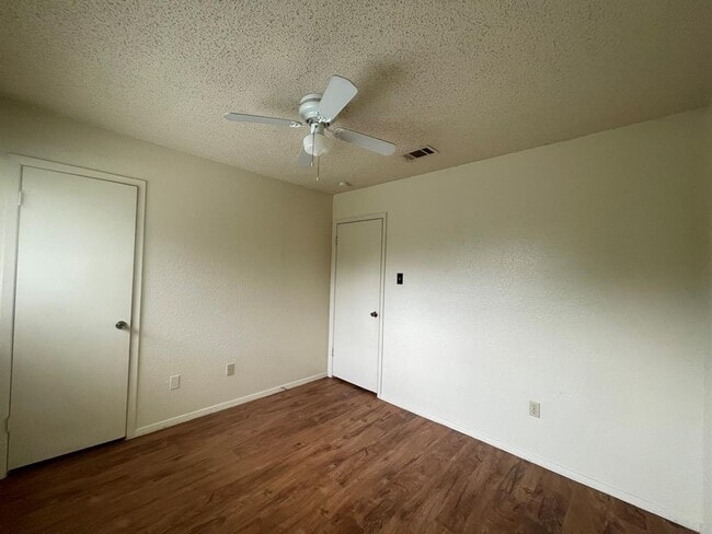 Building Photo - 2507 Sweet Clover Dr