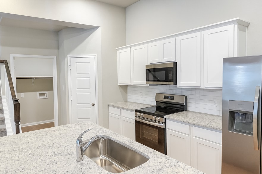 Building Photo - 463 Nespral Dr