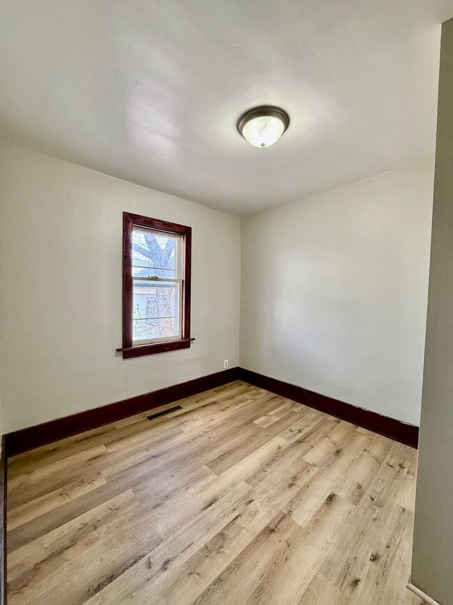 Building Photo - Coming soon! Cozy updated 2 Bedroom Single...