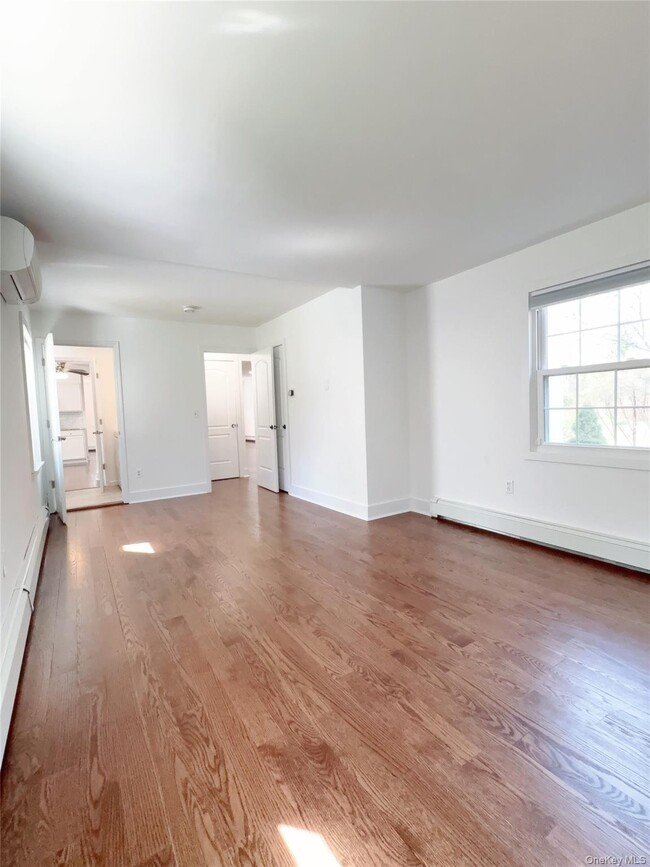 Building Photo - 18 Bayles Ave