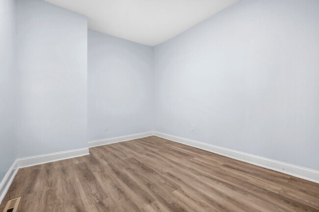 Building Photo - 3501 Oakmont Ave