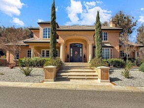 Building Photo - 1526 Hillview Dr