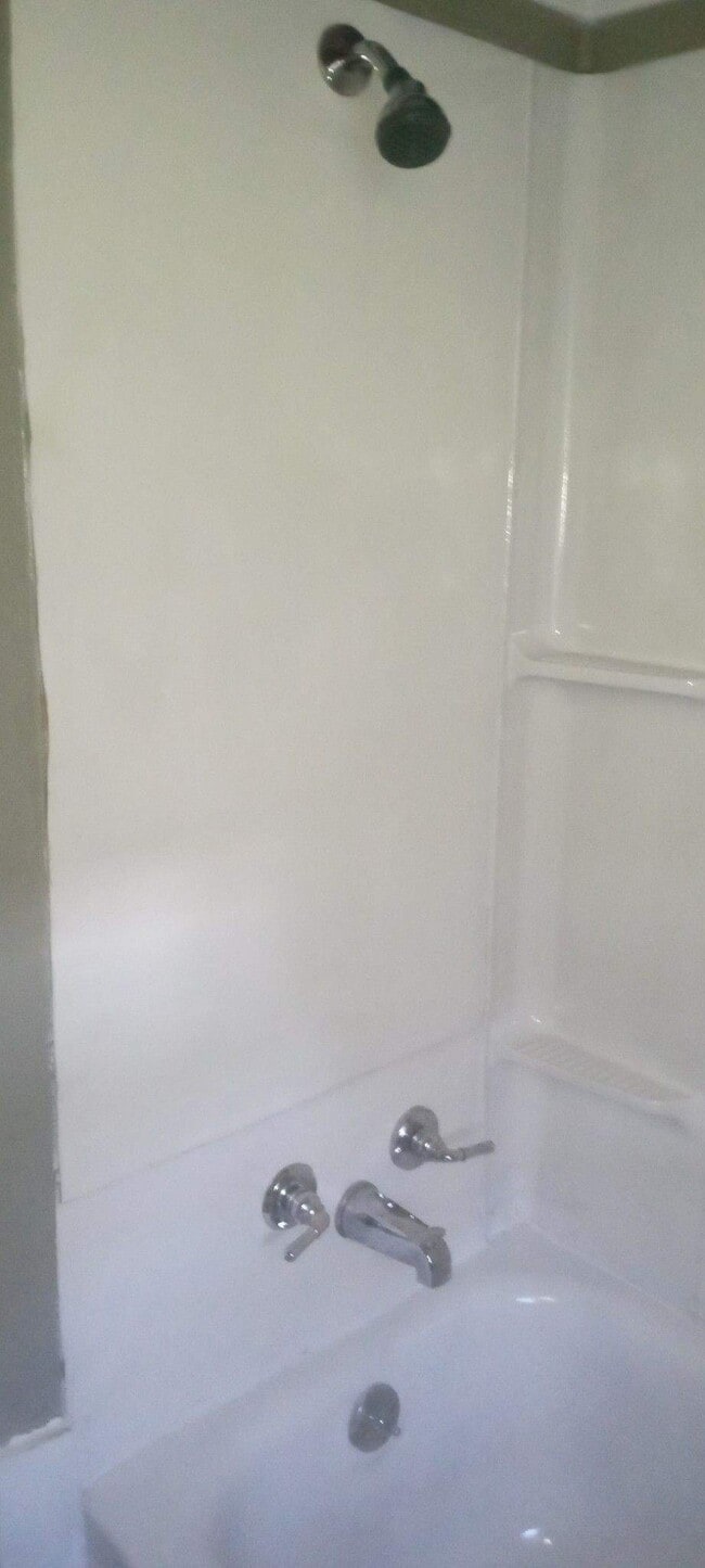 Building Photo - 540 Clubview Dr