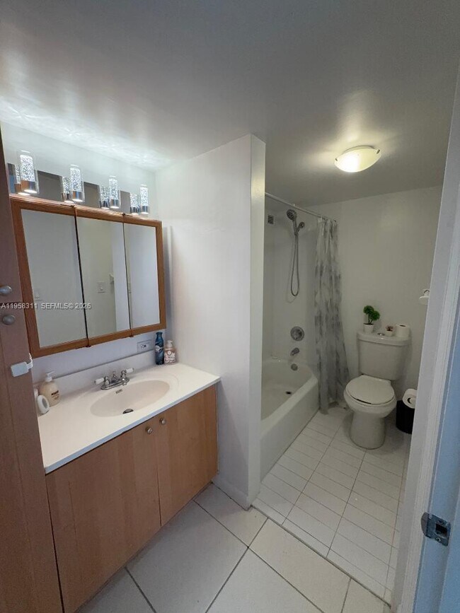 Building Photo - 16919 N Bay Rd